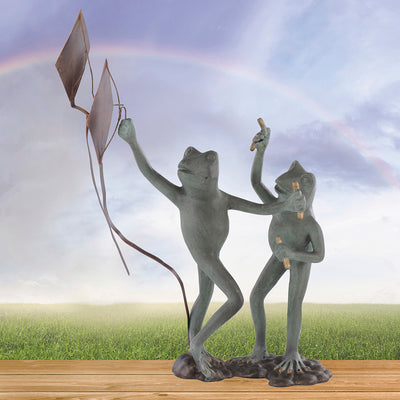 Frog Kite Flyers Garden Sculpt