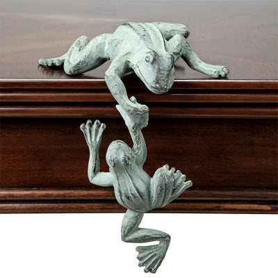 Helping Hand Frogs Shelf Sitte