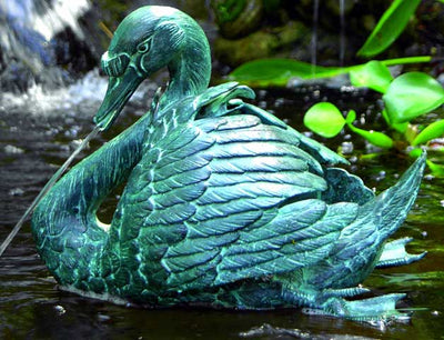 Medium Ruffled Swan Fountain